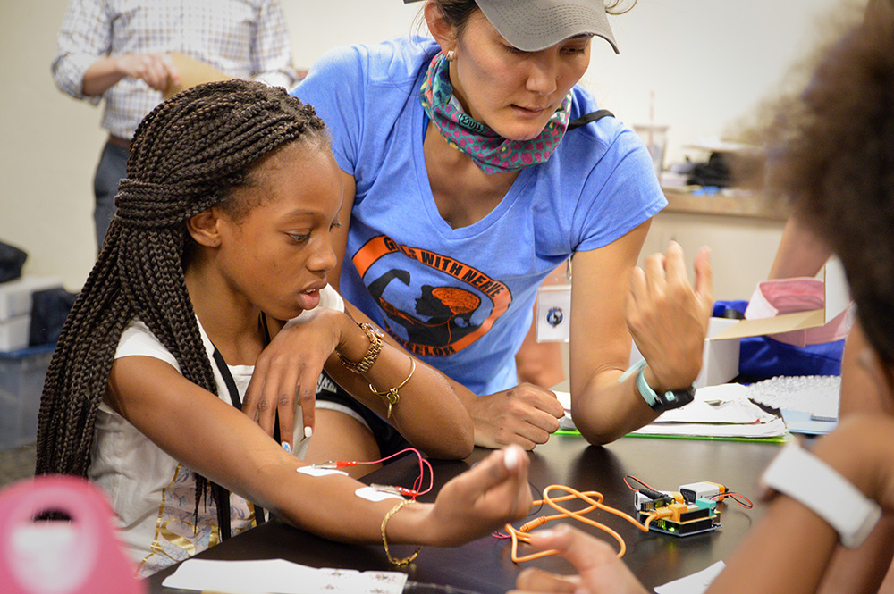 Middle School Summer Camp “Girls With Nerve” Empowers the Pursuit of Neuroscience