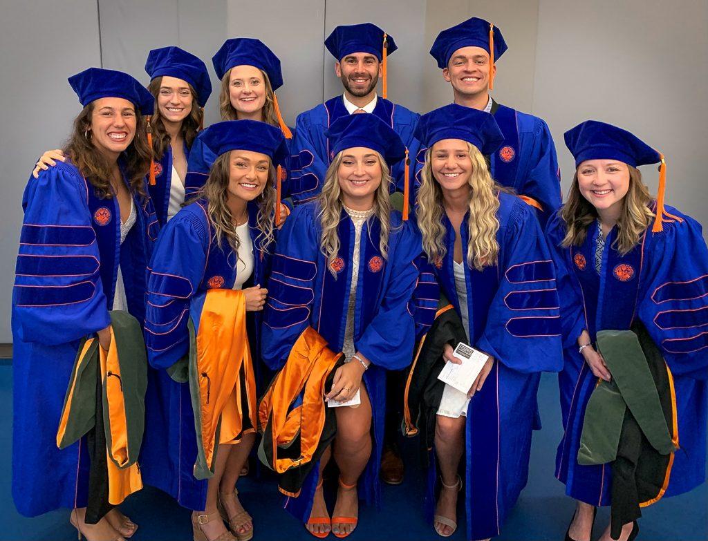 2023 DAT graduates pose together for a picture